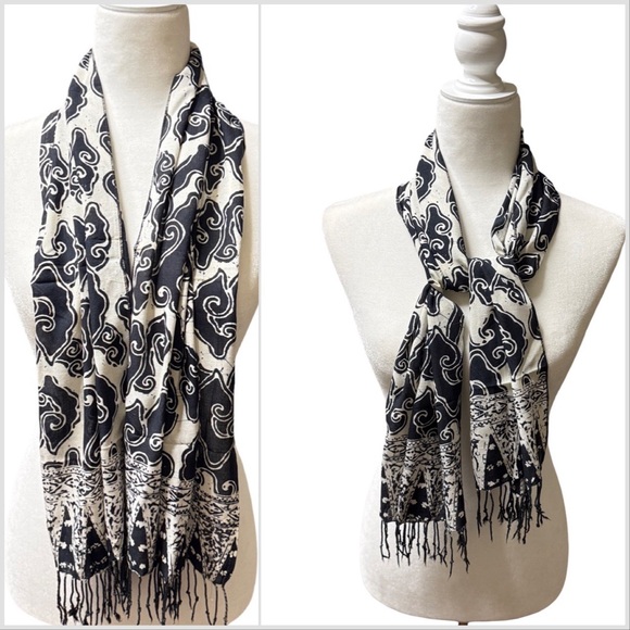 Accessories - Beatiful Black & White Batik Scarf